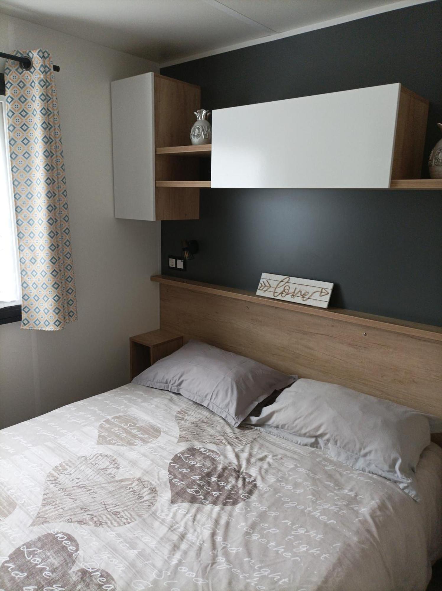 Mobil Moderne Neuf Et Ultra Equipe De 6 A 8 Couchages Campsite