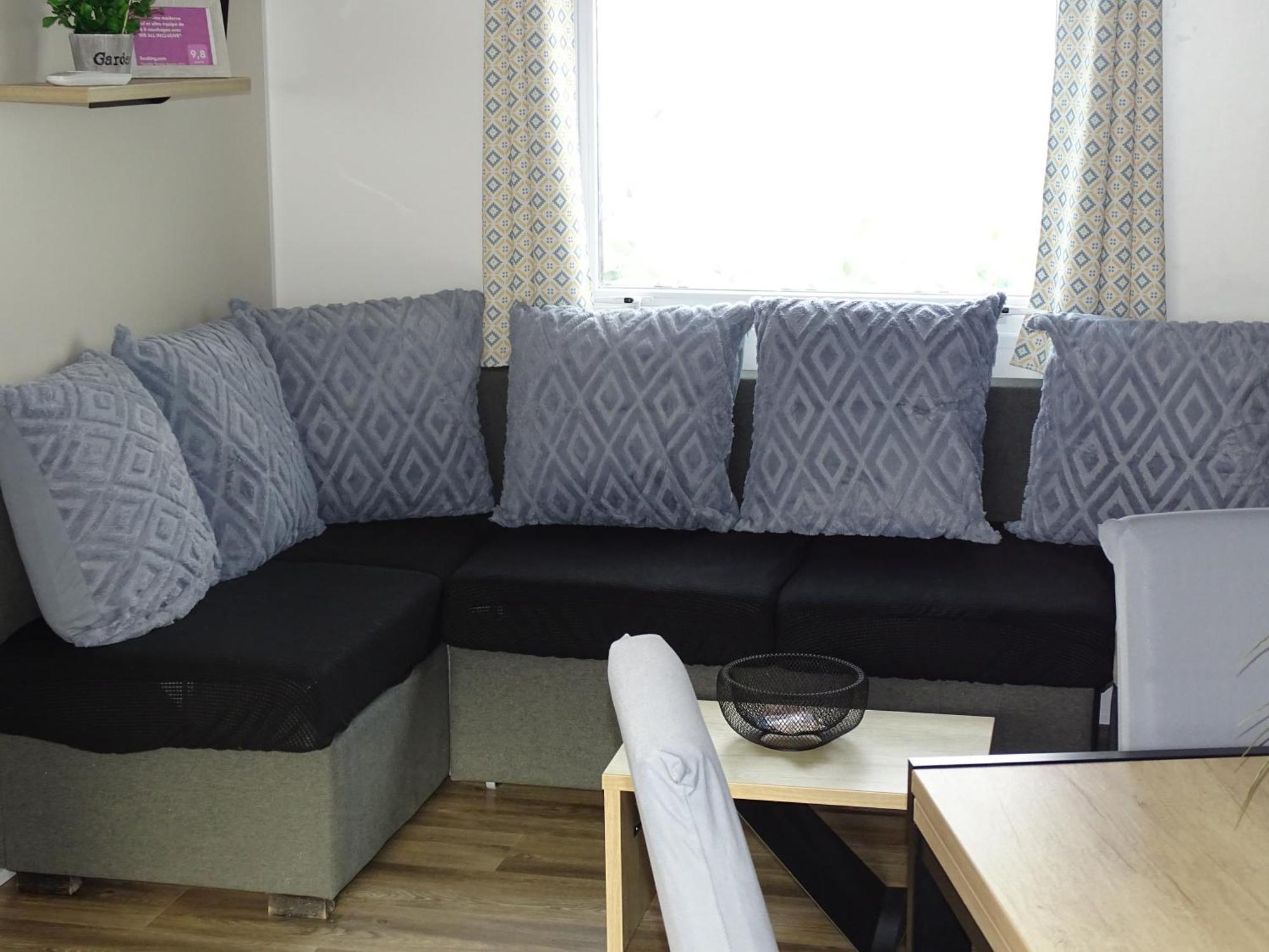 Campsite Mobil Moderne Neuf Et Ultra Equipe De 6 A 8 Couchages